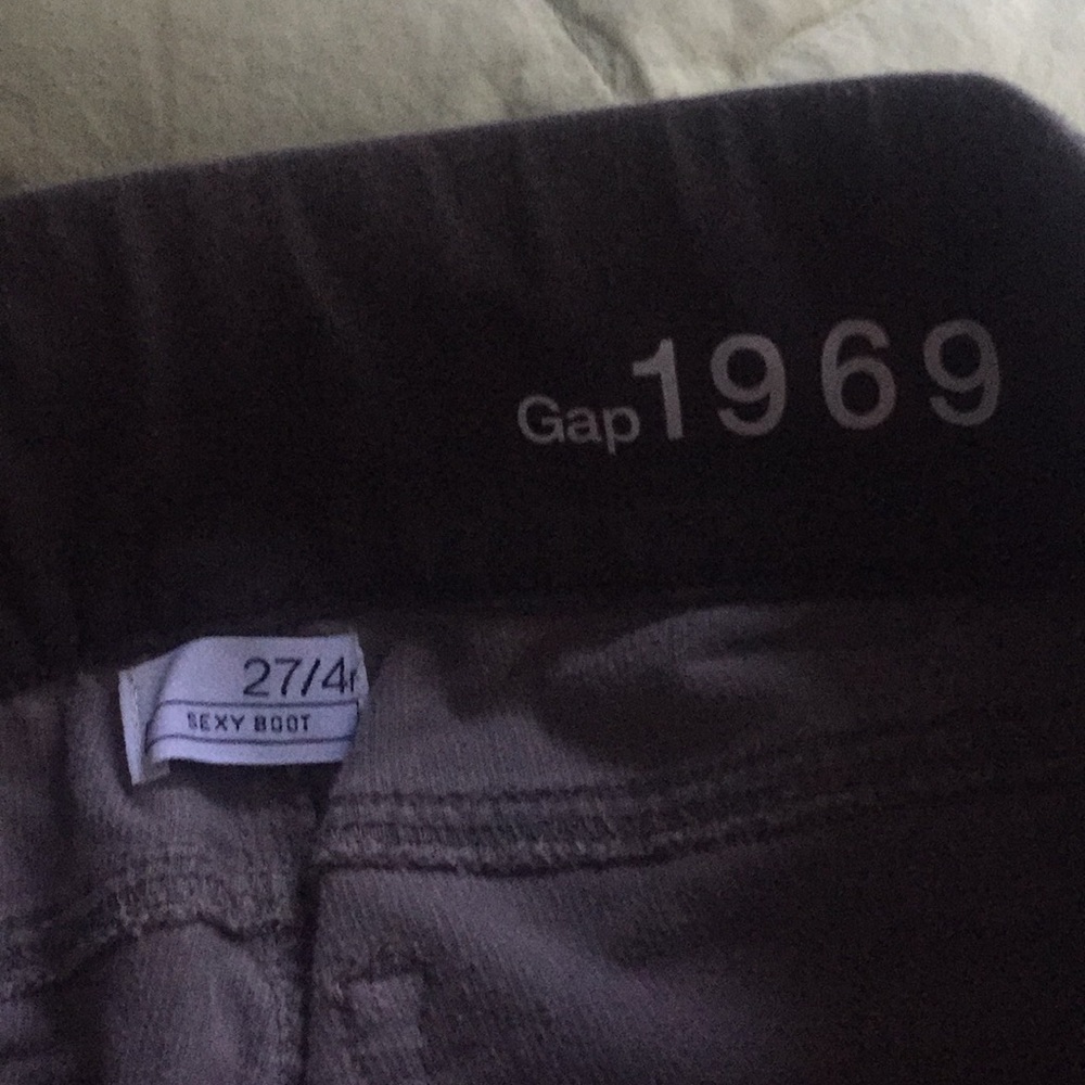 Gap maternity corduroy pants size 4.